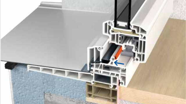 immagine di catalogo della sezione dell’interno di un serramento in PVC bianco, con il primo piano della guarnizione posta in posizione interna al riparo da agenti atmosferici e di usura