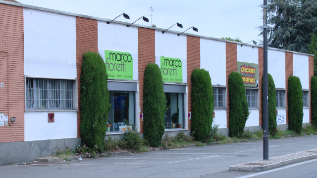 L'ingresso è di lato Scorcio della sede di Marco Fioretti