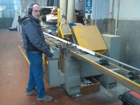 Non si può improvvisare: la competenza è un valore da coltivare L'officina nella sede di Marco Fioretti