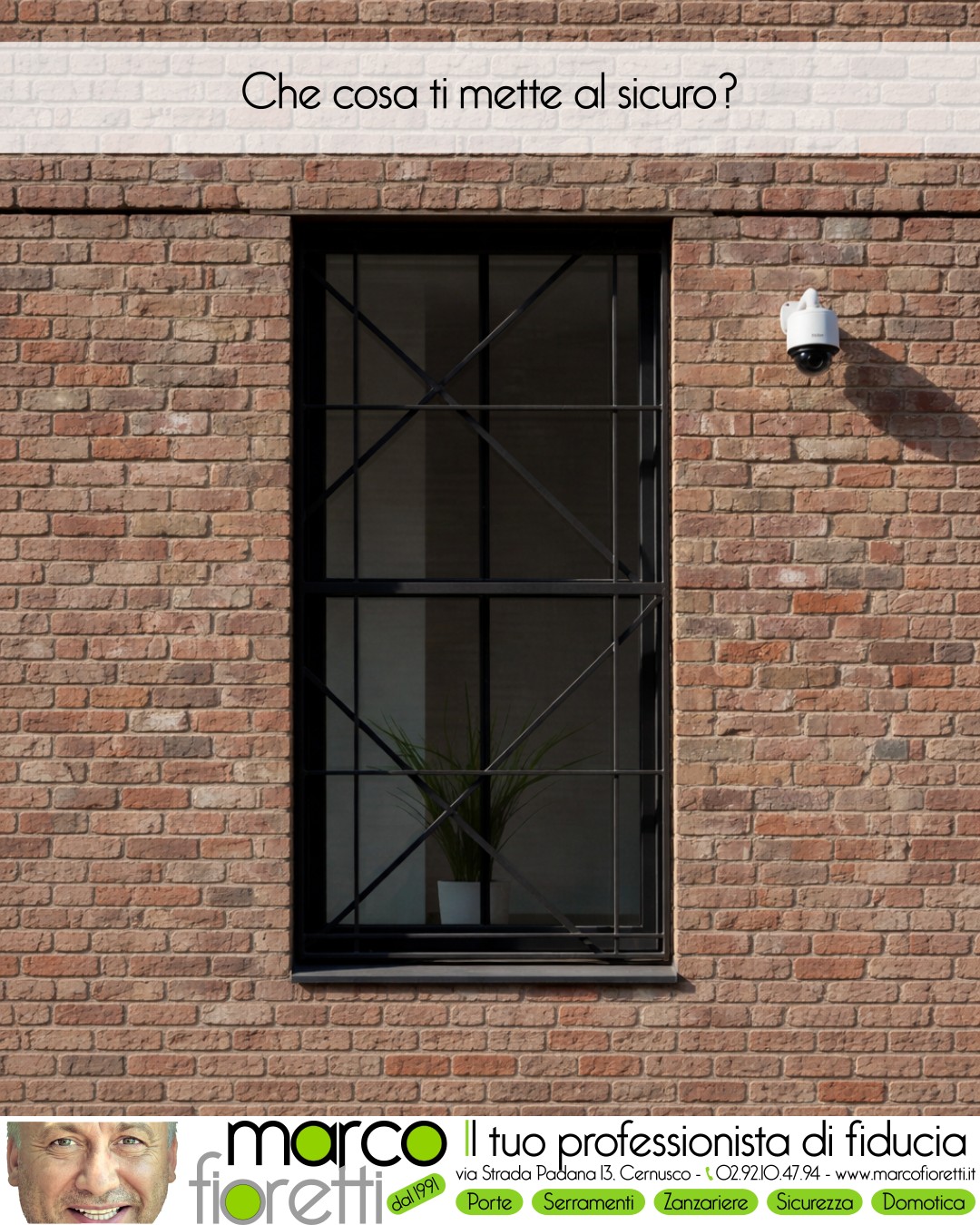 Finestra con inferriate e videocamera: né l'una né l'altra sono sufficienti
